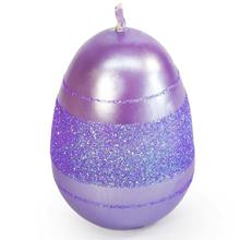 Fialové veľkonočné vajce so žiarivým povrchom.
