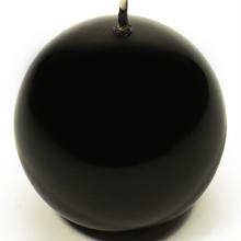 Čierna guľová sviečka s priemerom 6 cm.