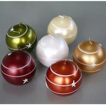 Vianočné sviečky s hviezdou v rôznych farbách.