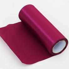 Satenová rolka v cyklamenovej farbe s rozmermi 16 cm x 6 m.