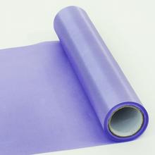 Fialová saténová rolka s rozmermi 32 cm x 6 m.