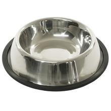 Kovová miska na krmivo pre zvieratá.