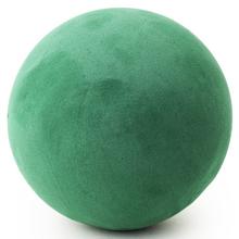 Zelená guľa s priemerom 25 cm.