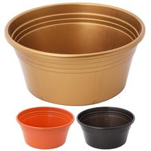 Misa IRYS PLOSKA 22CM v zlatej farbe s ďalšími miskami v oranžovej a čiernej farbe.