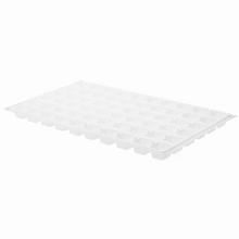 Biele multiplato s 60 bunkami na sadenie.