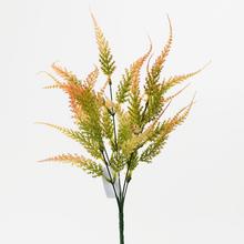 Umelý zápich vres v oranžovej farbe s výškou 35 cm.
