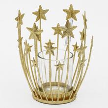 Zlatý svietnik v tvare hviezd s pohárom na sviečku.