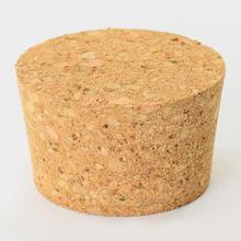 Korková zátka na demižón s priemerom 65mm.