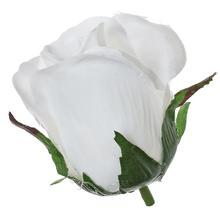 Umelá biela ruža s priemerom 6 cm.