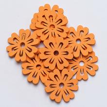 Oranžové výrezy kvetov s otvorom, 3 cm, balenie 40 kusov.