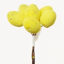 Žlté prepelice vajíčka v balení po 6 kusoch.