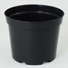 Čierny kontajner na rastliny s objemom 7,5L.