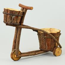 Drevený obal v tvare trojkolky