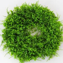 Veniec z papraďou s priemerom 45 cm.