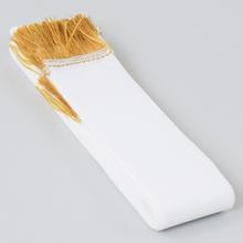 Biela látková stuha so zlatým okrajom