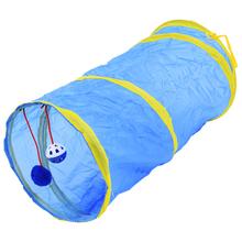 Túlový tunel pre mačky v modrej farbe s hračkami.