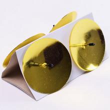 Zlaté bodce na vianočné dekorácie.