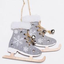Drevené korčule šedé s bielymi snehovými vločkami a zvončekmi.