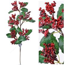 Umelé červené bobule na konári