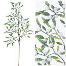 Umelý konár so zelenými listami a bielymi bobuľami, zasnežený, 60 cm.