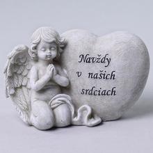 Smutný anjel so srdcom a nápisom Navždy v našich srdciach.