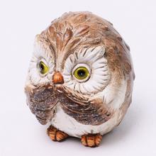Keramická figúrka sovy s bradou, 8 cm.