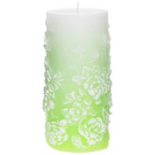 Sviečka s kvetinovým vzorom v limonkovom odtieni.