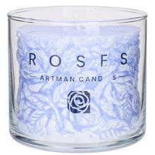 Sviečka RUŽA NEW SKLO M LEVANDULA v sklenenom obale.