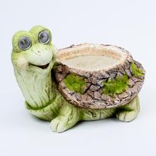 Zelená korytnačka s solárnym osvetlením.