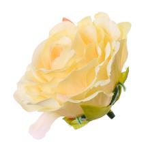 Umelá ruža marhuľová s priemerom 6 cm.