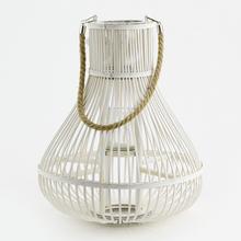 Biely okrúhly lampión so šnúrkou.