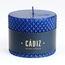 Vianočná sviečka CADIZ v granátovej farbe.