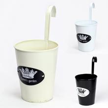 Obal na kvety v rôznych farbách s praktickým držadlom.