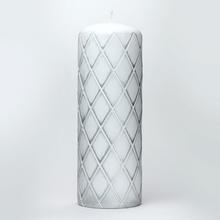 Vianočná sviečka DIAMENT RETRO v striebornej farbe.