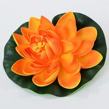 Umelé lekno do jazierka v oranžovej farbe.