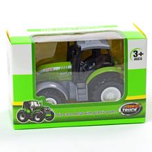Kovový traktor s spätným chodom v balení.