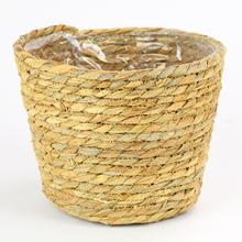Hnedý obal z prútia s rozmermi D23xH17cm.