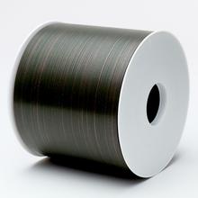 Stuha v bordovej farbe s dekoratívnym vzorom.