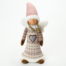 Textilný anjel stojaci s ružovou čiapkou a srdiečkom.