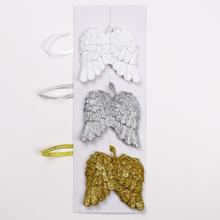 Sada anjelských krídel v bielej, striebornej a zlatej farbe.