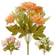 Kytica chryzantéma mix s rôznymi farbami a listami.