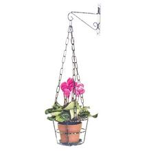 Držiak na stenu s košíkom na kvety.