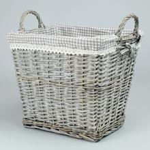 Prútený koš so šedým vzorom kocka.