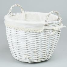 Biely prútený košík s plátnom