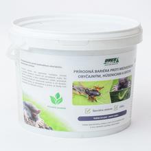 Prírodná bariéra proti medvedíkom a krtom 1200g v obale.