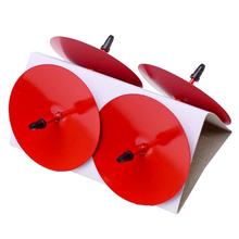 Červené bodce na vianočné dekorácie.