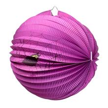 Fialový lampion s pávukom na Halloween.