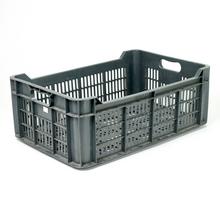 Prepravka na 15 kg s otvorenými stranami.