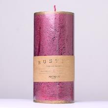 Vianočná sviečka RUSTIC PATINA v bordovej farbe.