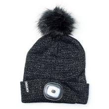 Čierna čiapka s leskom a LED svetlom.